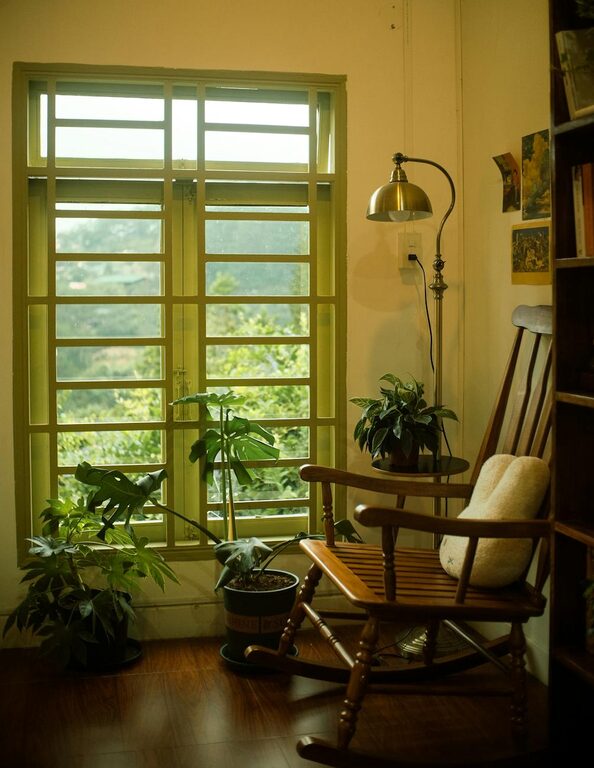 Simple Tips for Creating a Cosy Reading Nook at Home